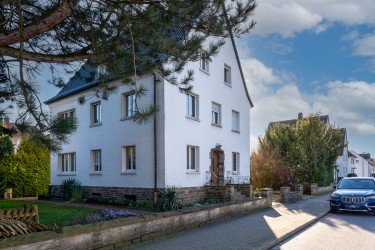 Hauptbild Mehrfamilienhaus mit 3 Wohnungen