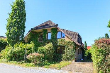 Hauptbild Ein-/Zweifamilienhaus, massive Bauweise, Vollkeller