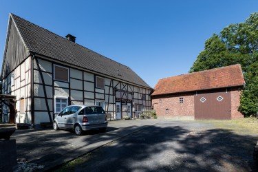 Hauptbild Zweifamilienhaus auf großem Grundstück von 7.457 qm